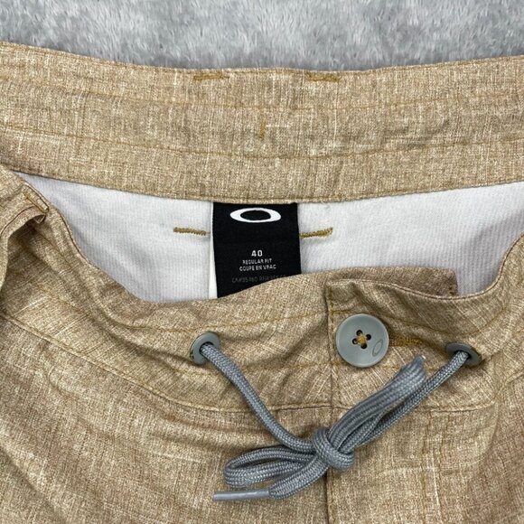Oakley Hybrid Walking Shorts Mens 40 Beige Drawstring Beach Swim Golf Casual Dry - Picture 3 of 13